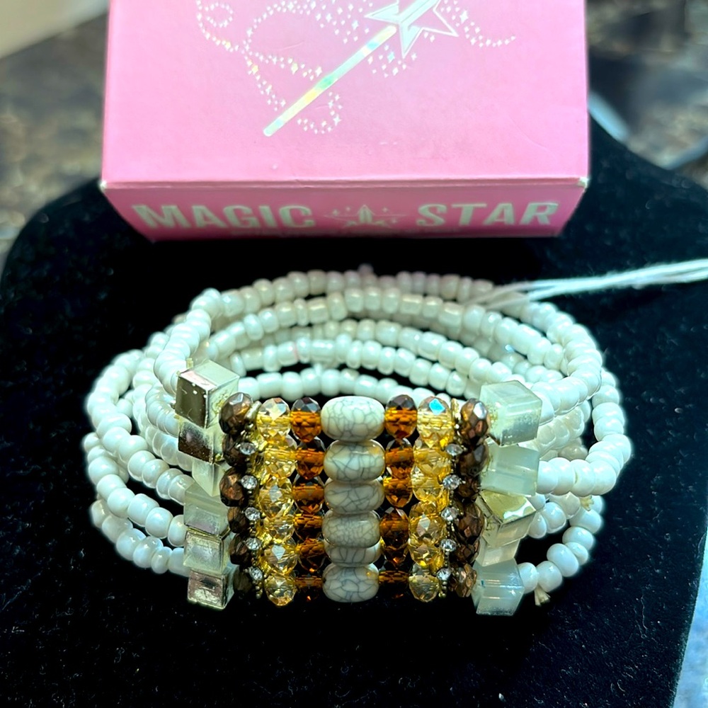 White pearl bracelet